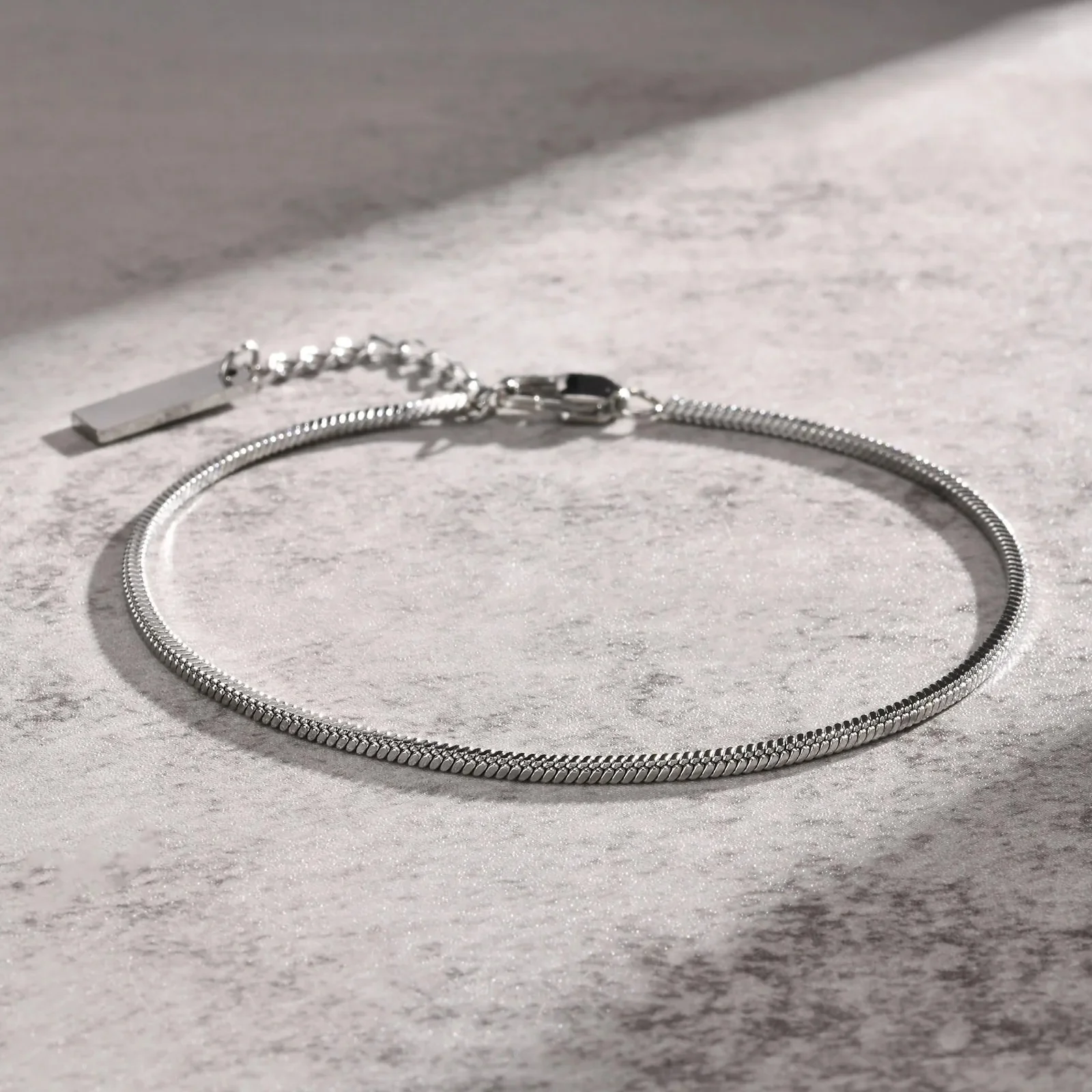 Pulseira Masculina Minimalista em Aço Inoxidável - Image 4